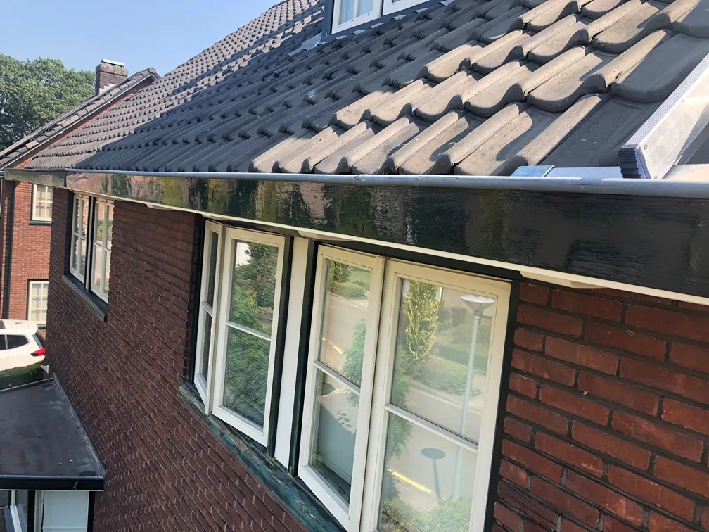 Na reparatie, bijwerk nu in voorlak. 2021 aflakken